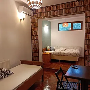 rezervați aici